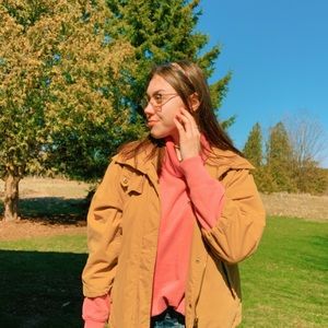 Meet your Posher, Chloe